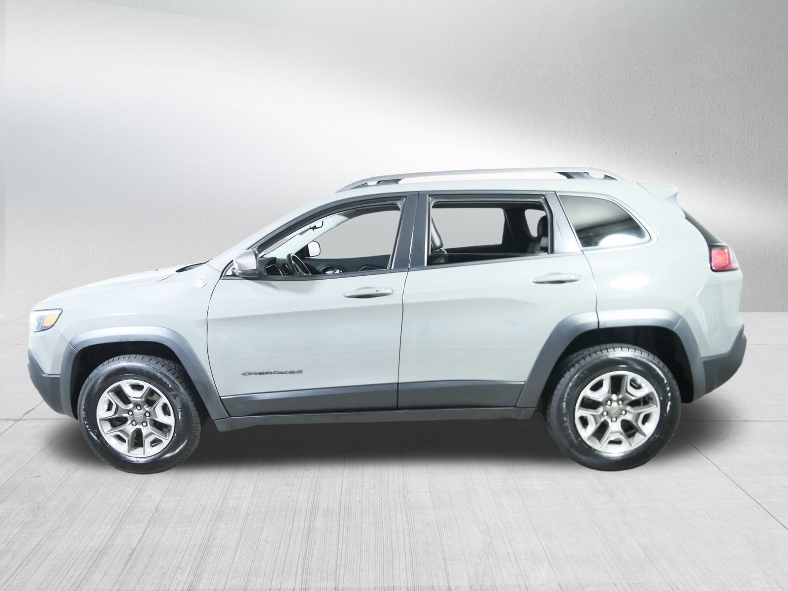 2019 Jeep Cherokee Trailhawk photo 2