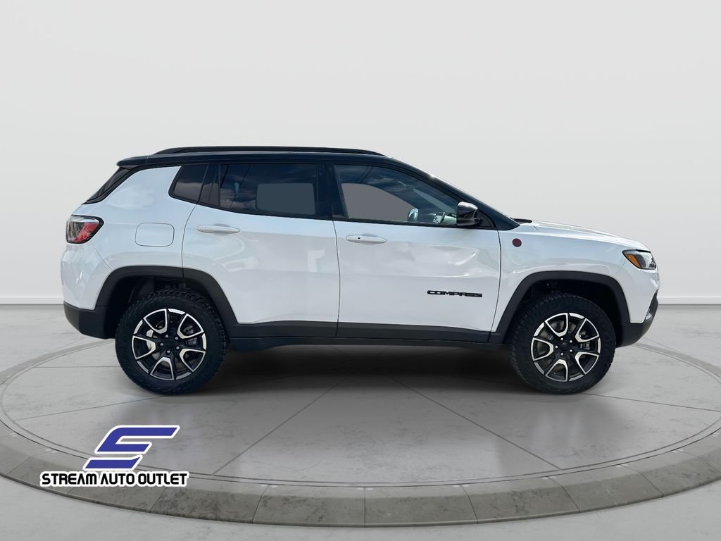 2024 Jeep Compass Trailhawk photo 2