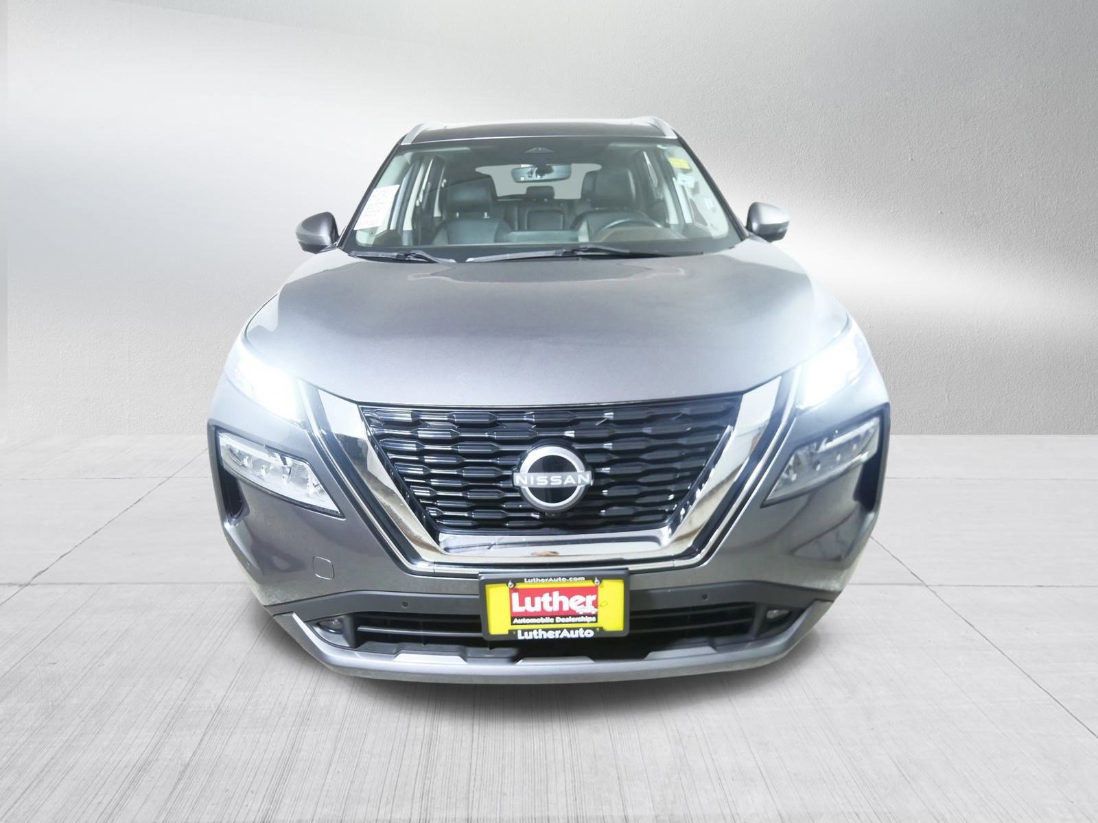 2022 Nissan Rogue SL photo 2