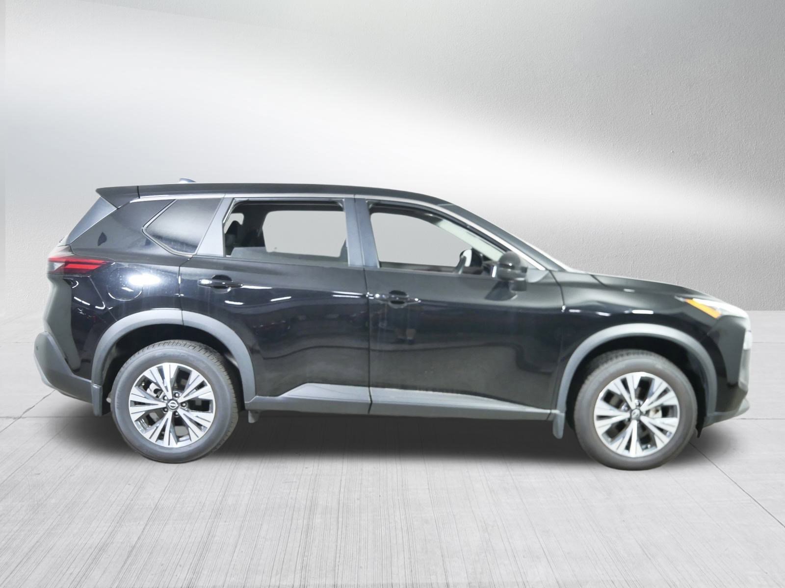 2022 Nissan Rogue SV photo 7