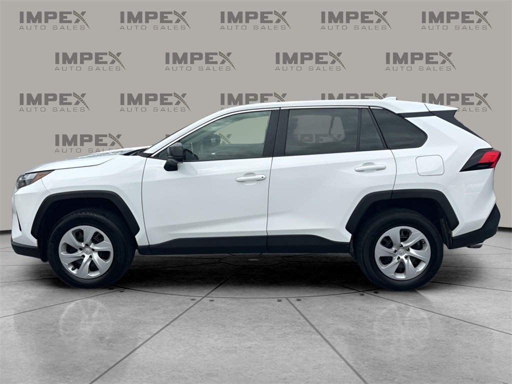 2024 Toyota RAV4 LE photo 2
