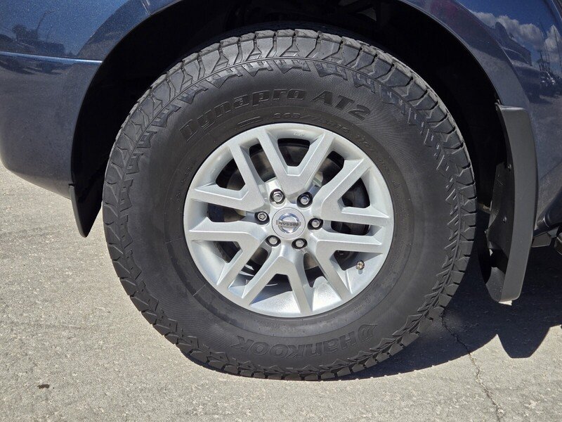 2017 Nissan Frontier SV photo 5