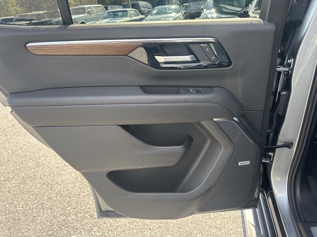 2025 Chevrolet Tahoe High Country photo 26