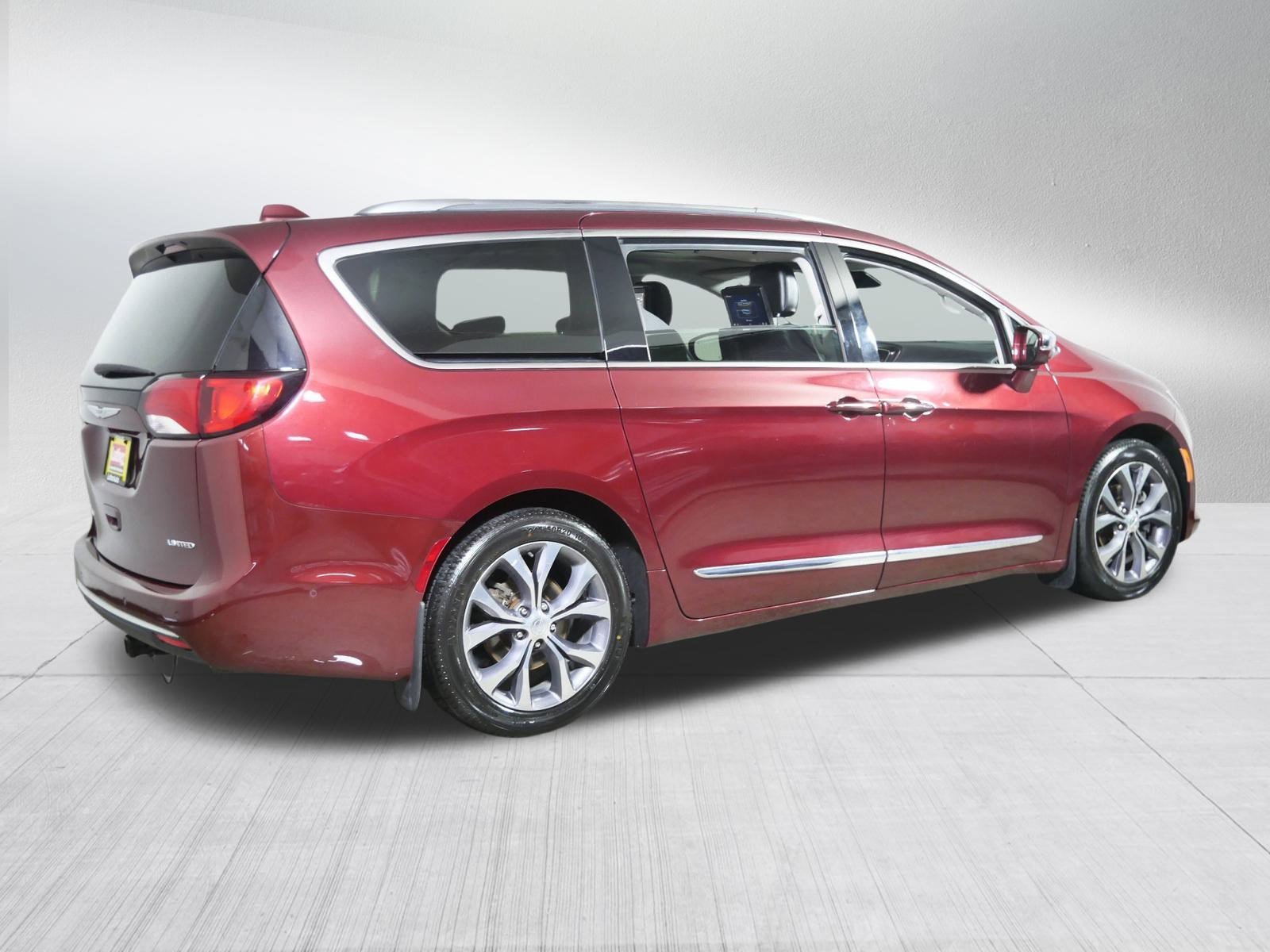 2018 Chrysler Pacifica Limited photo 7