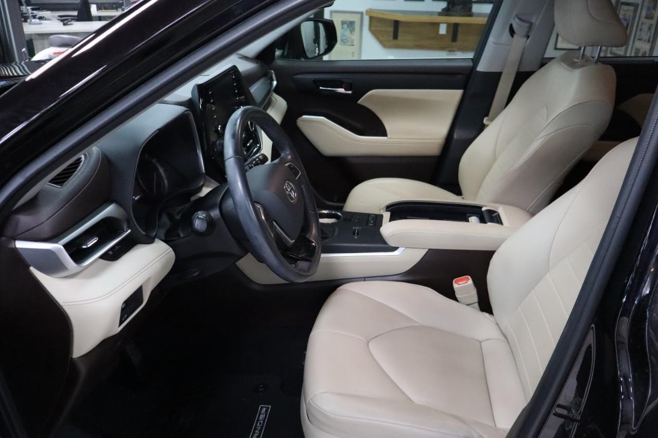 2020 Toyota Highlander XLE photo 9