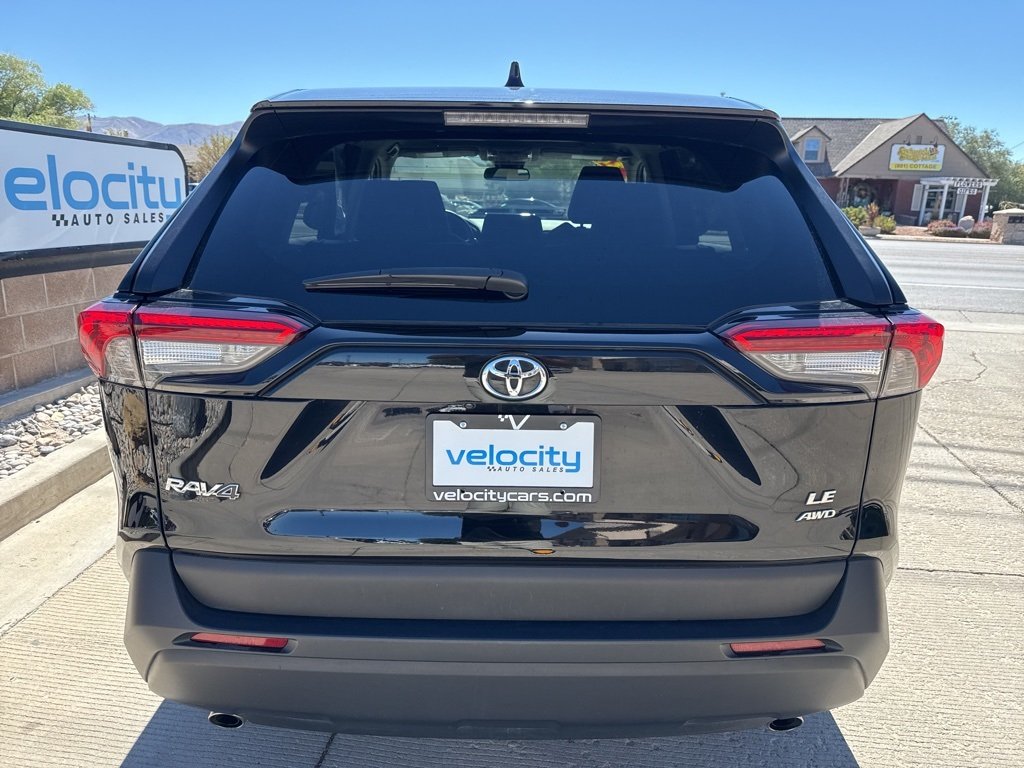 2024 Toyota RAV4 LE photo 4