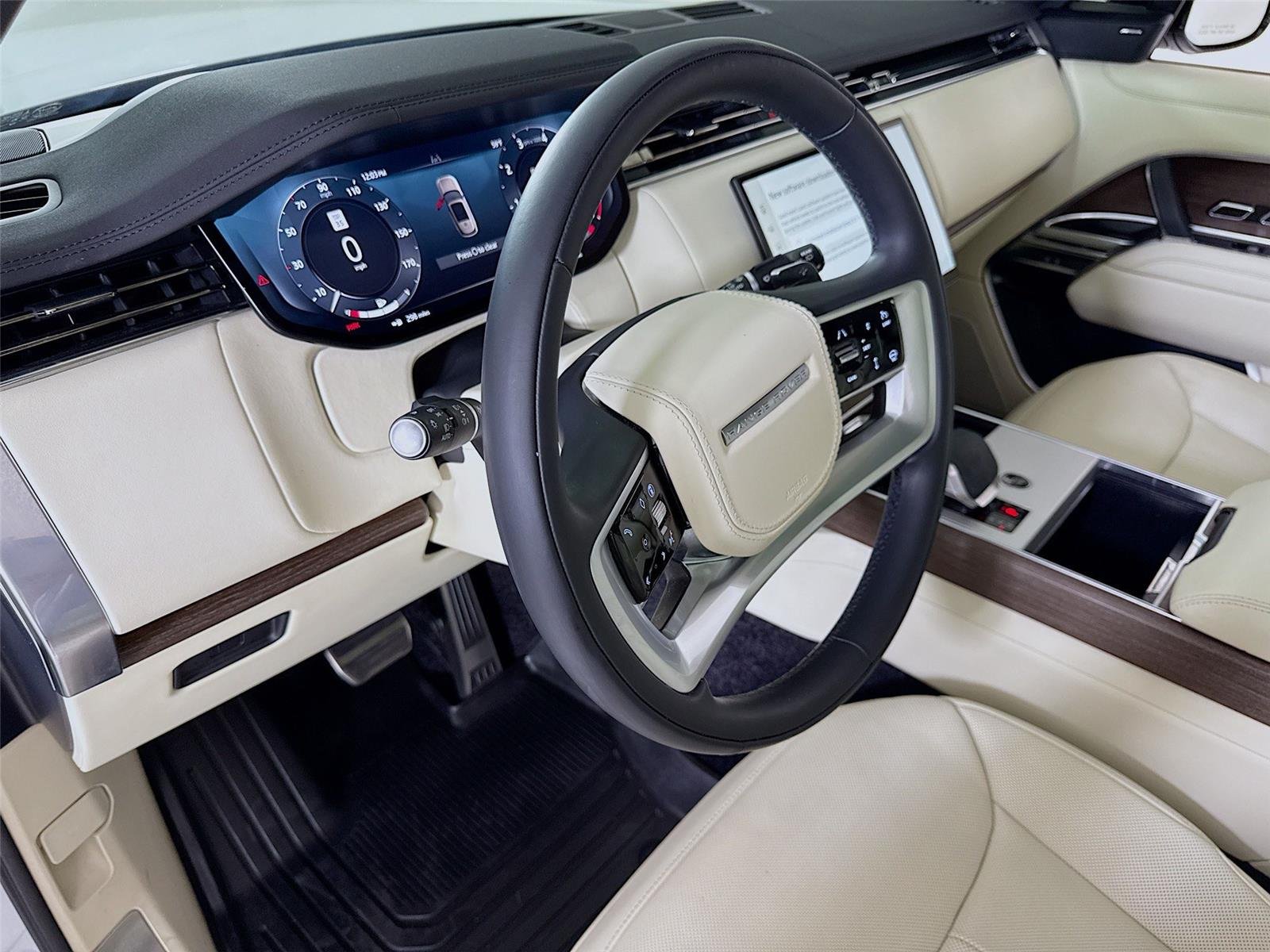 2024 Land Rover Range Rover SE SV photo 13