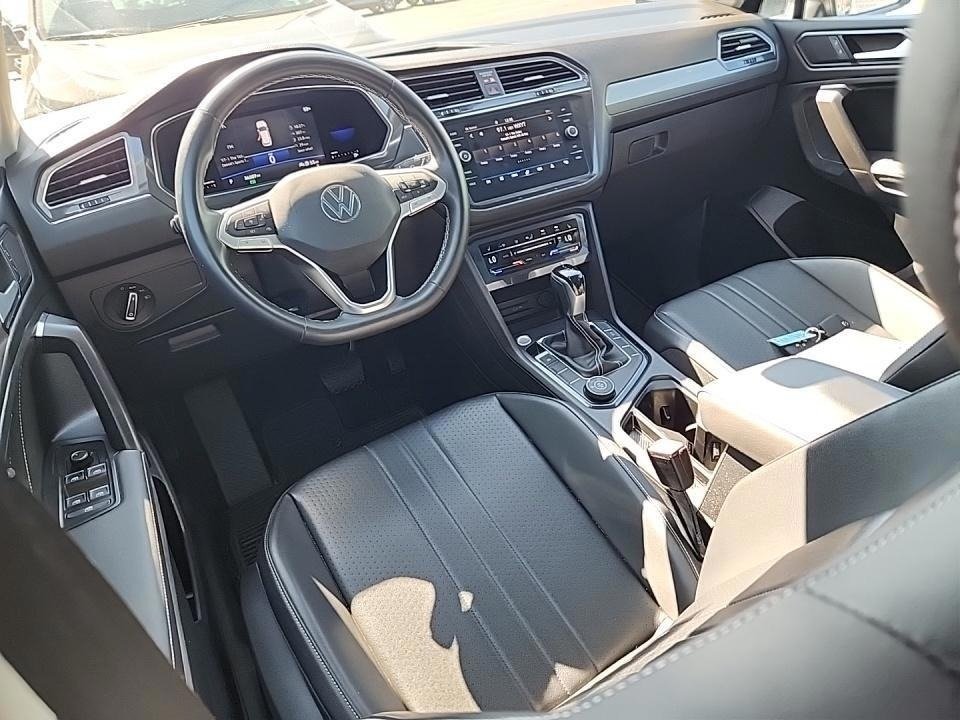2022 Volkswagen Tiguan SE photo 2