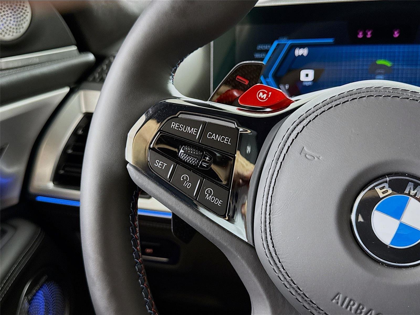 2025 Bmw XM photo 16