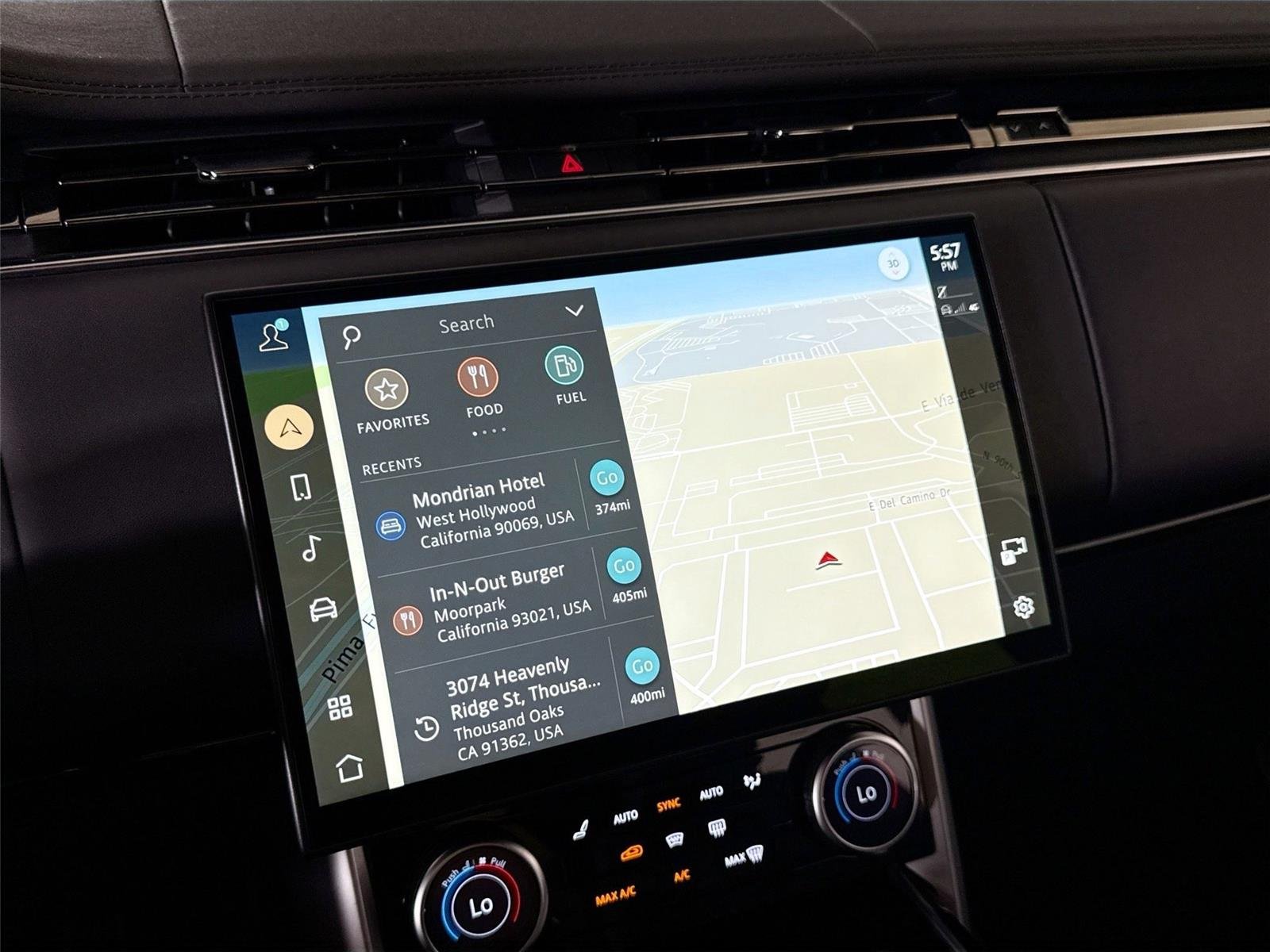 2023 Land Rover Range Rover SE photo 16
