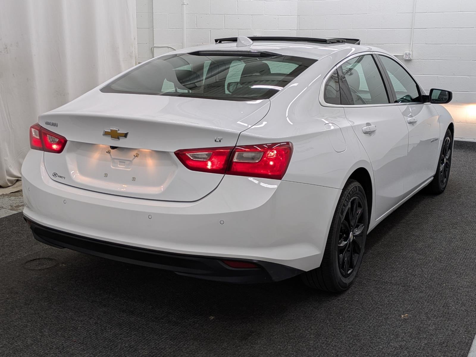 2024 Chevrolet Malibu 1LT photo 2