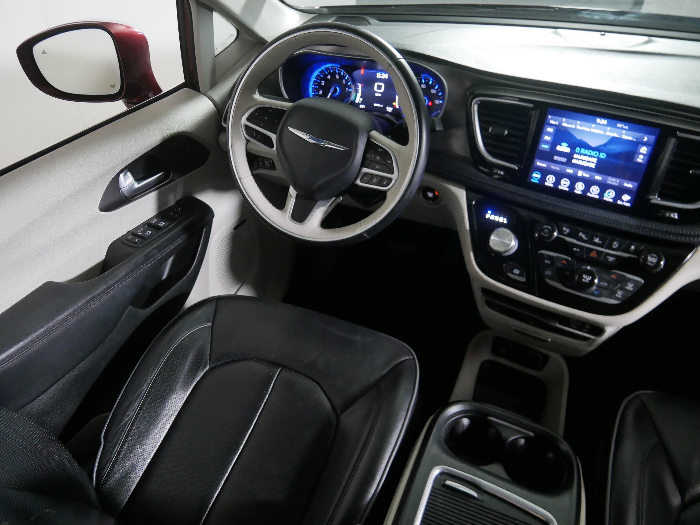 2018 Chrysler Pacifica Limited photo 9