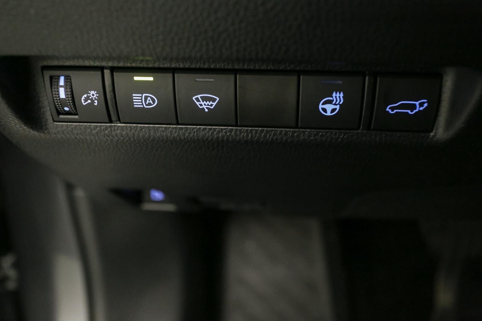 2022 Toyota RAV4 Hybrid SE photo 32