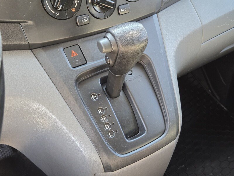 2017 Nissan NV200 SV photo 18