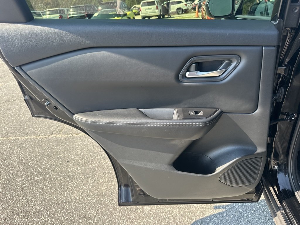 2024 Nissan Rogue SV photo 23