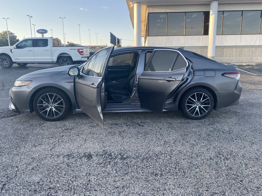 2023 Toyota Camry SE photo 4