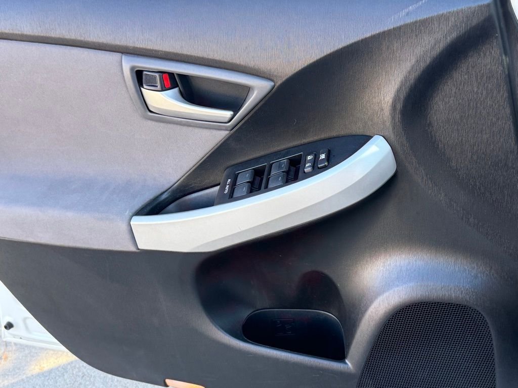 2012 Toyota Prius Five photo 28