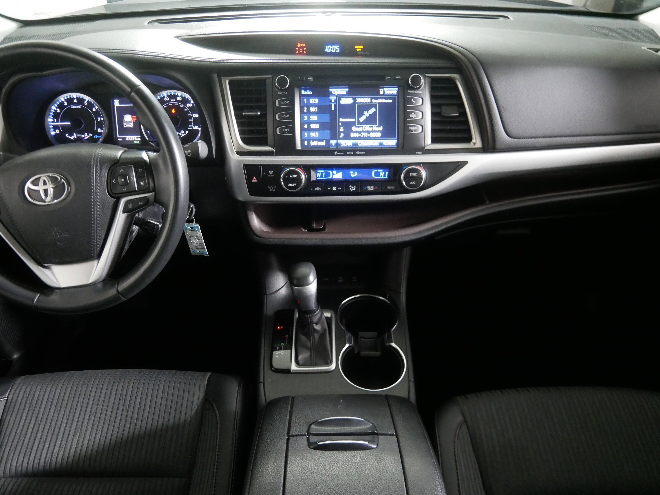 2019 Toyota Highlander LE photo 8