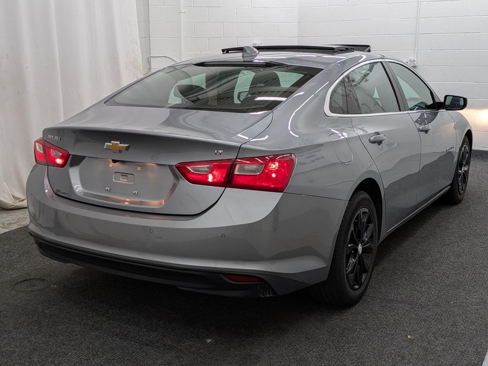 2024 Chevrolet Malibu 1LT photo 2