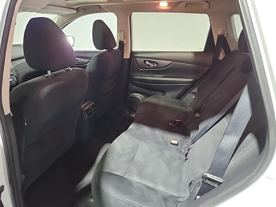 2016 Nissan Rogue SV photo 6