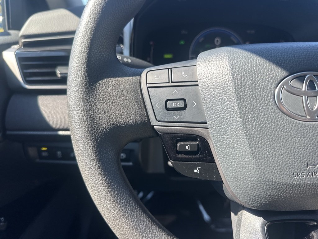 2025 Toyota Camry LE photo 13