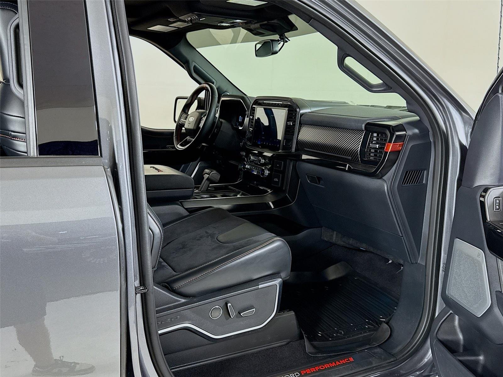 2023 Ford F-150 Raptor photo 29