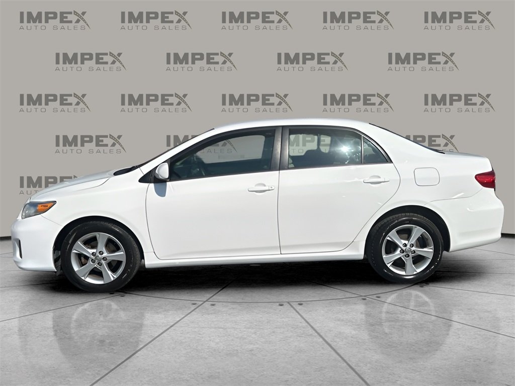 2012 Toyota Corolla LE photo 2
