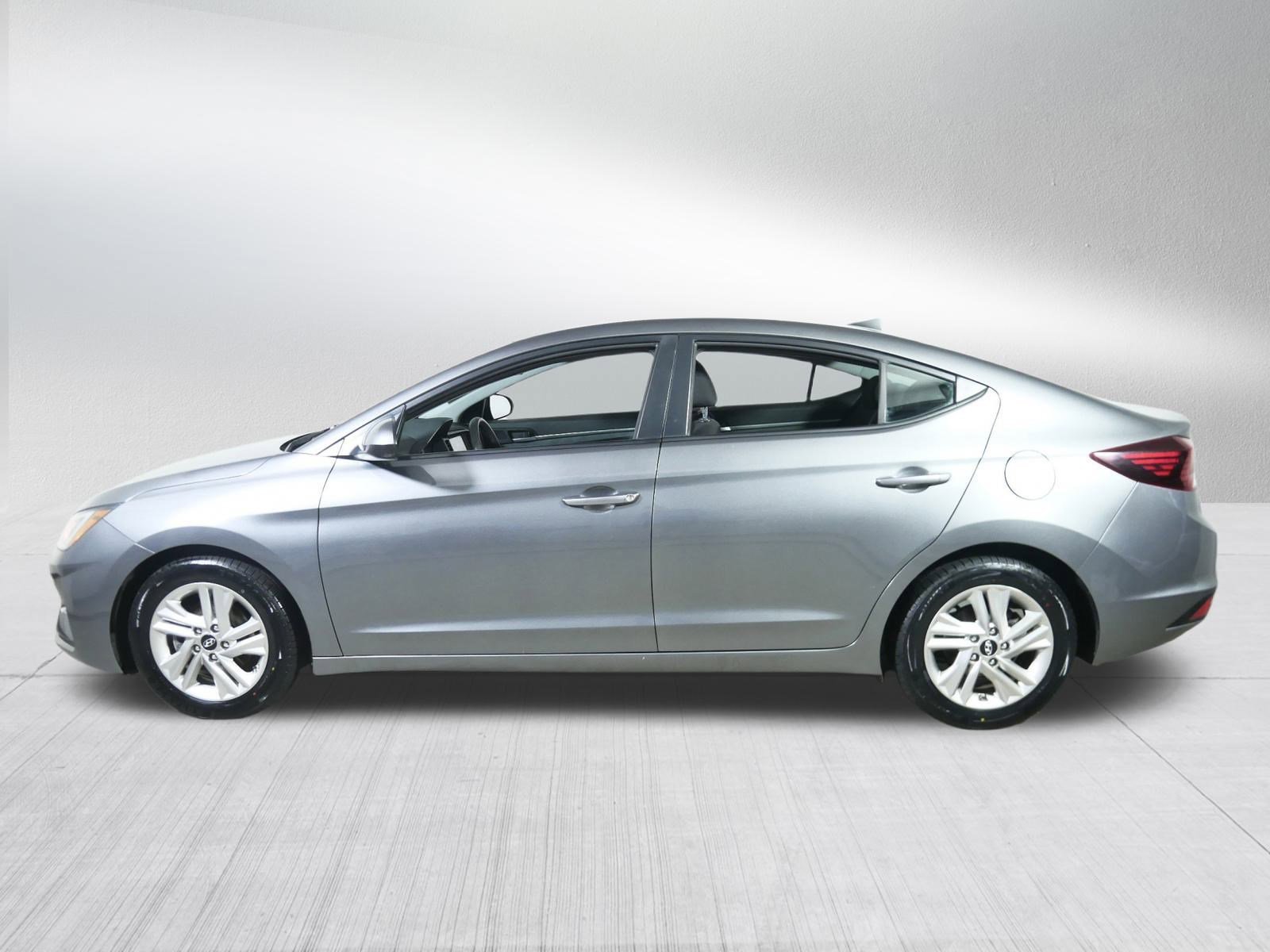 2020 Hyundai Elantra SEL photo 4