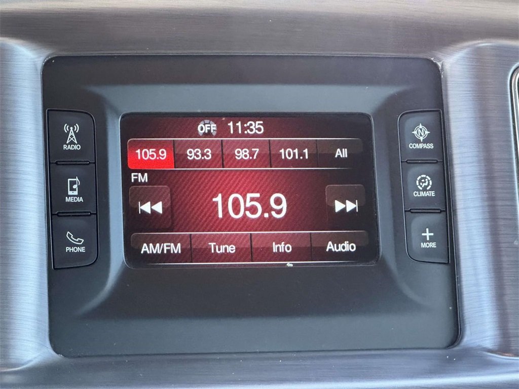 2016 Dodge Charger SE photo 2