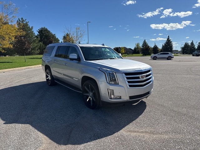 2018 Cadillac Escalade ESV Luxury photo 3
