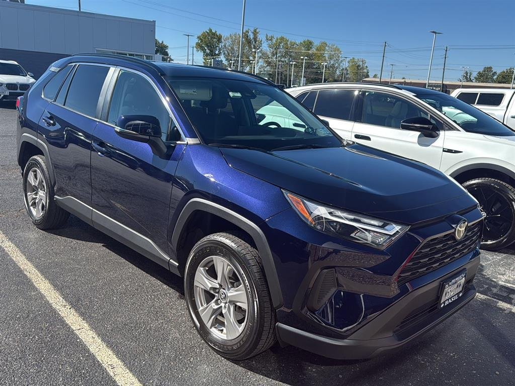 2022 Toyota RAV4 XLE photo 2