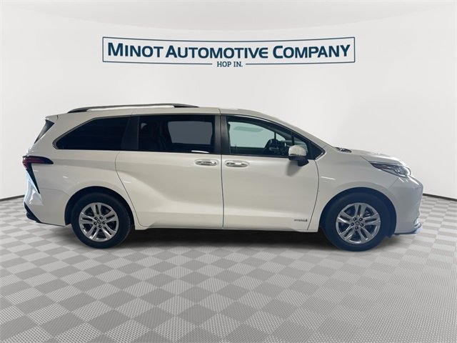 2021 Toyota Sienna Limited photo 9