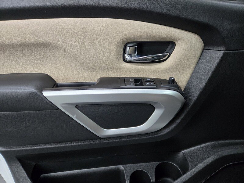 2019 Nissan Titan SV photo 11
