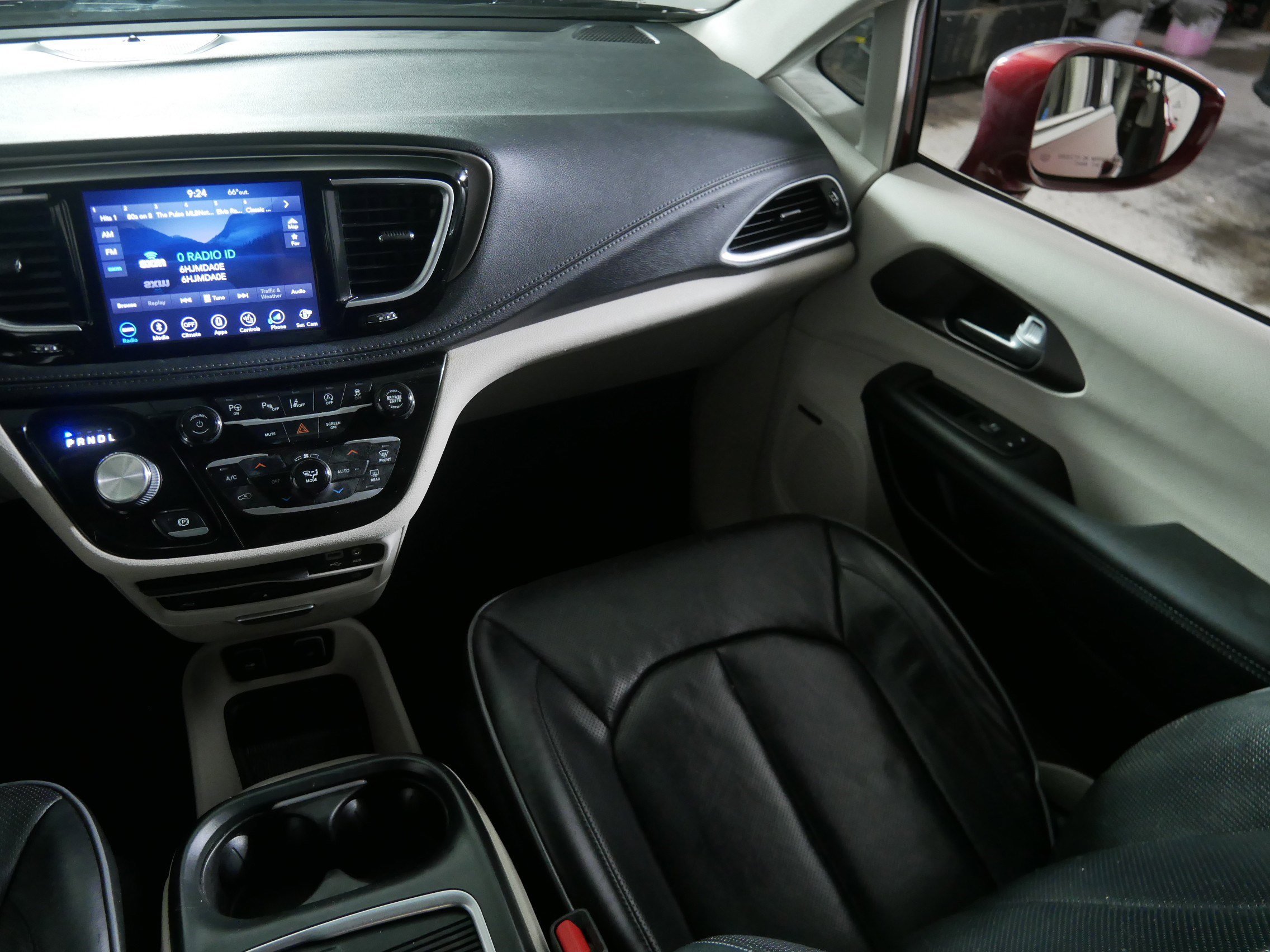 2018 Chrysler Pacifica Limited photo 11