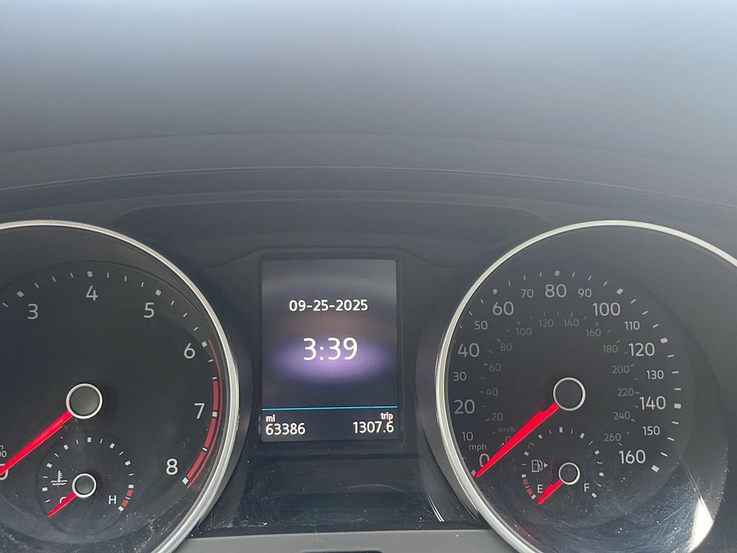 2021 Volkswagen Tiguan SE photo 3