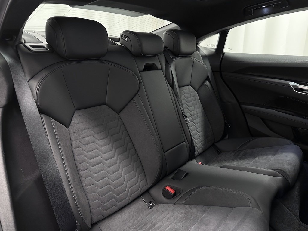 2022 Audi e-tron GT Premium Plus photo 22