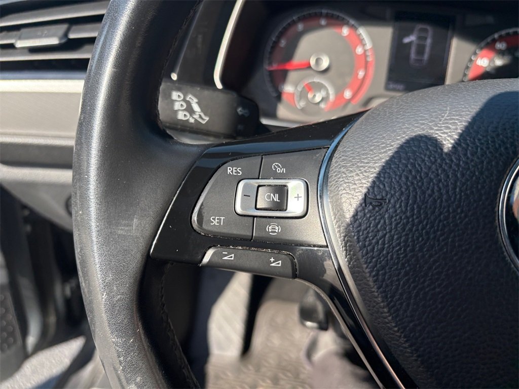 2019 Volkswagen Jetta R-Line photo 25