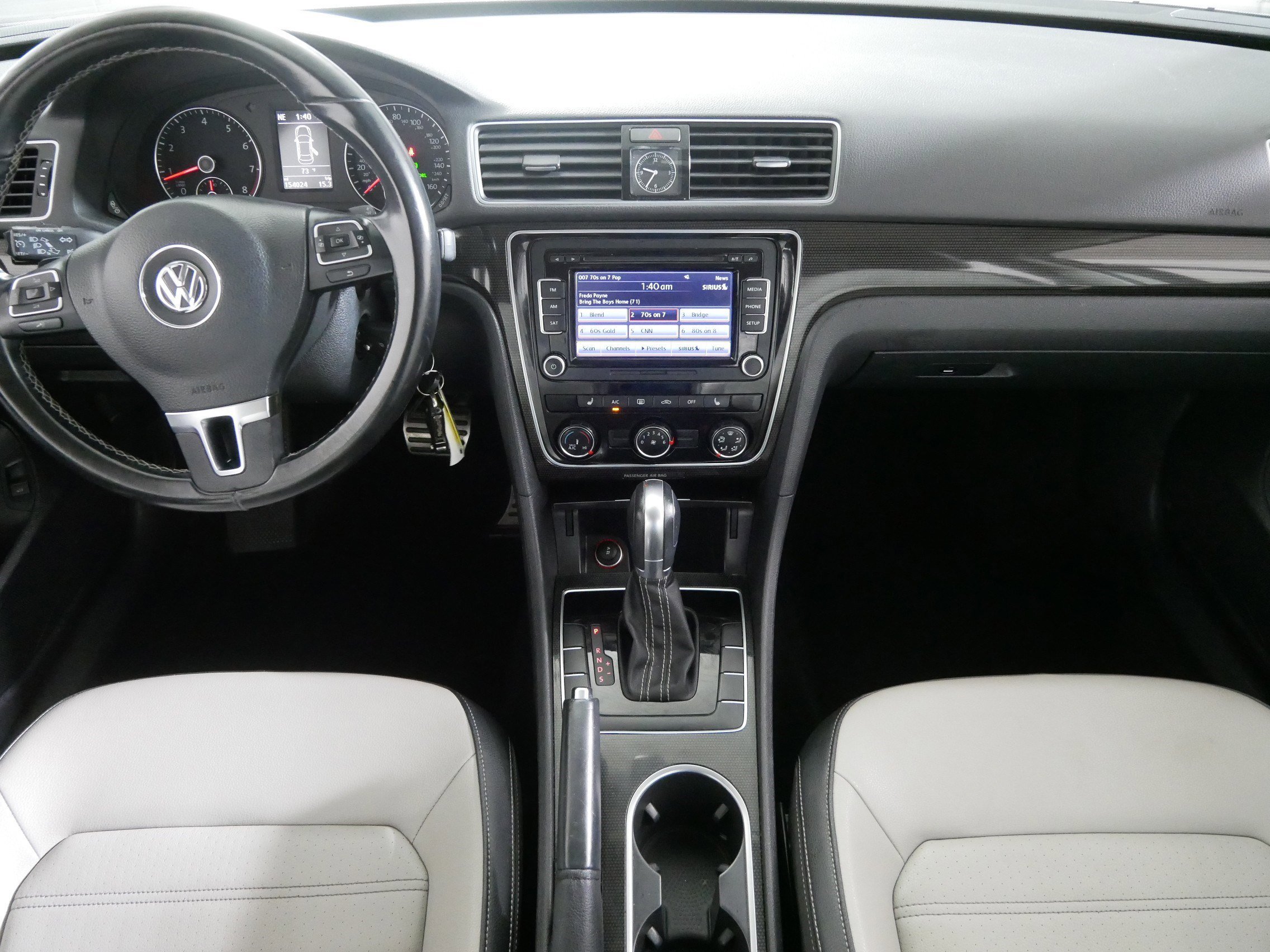 2015 Volkswagen Passat SE photo 10