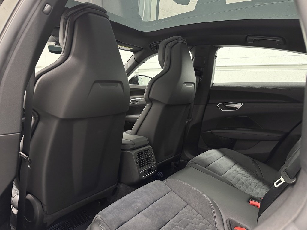 2022 Audi e-tron GT Premium Plus photo 14