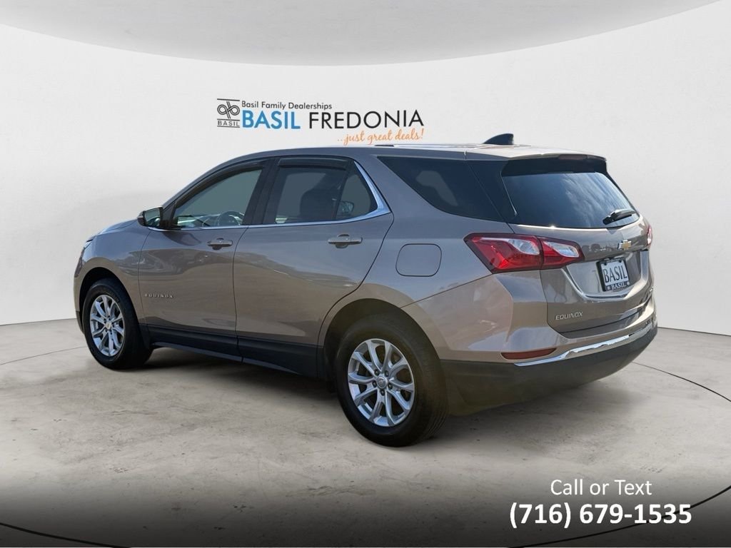 2018 Chevrolet Equinox LT photo 2