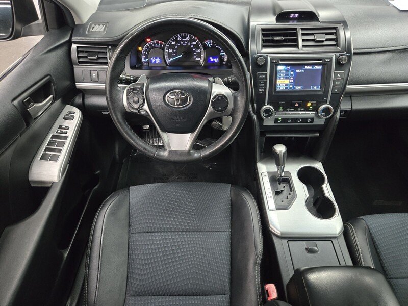 2013 Toyota Camry SE photo 9