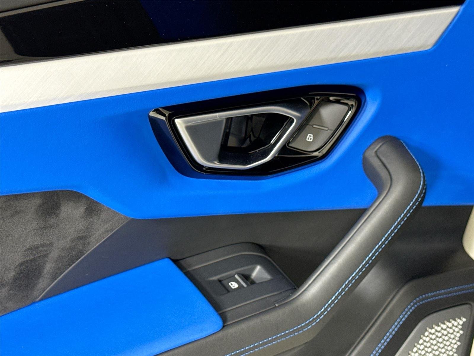 2021 Lamborghini Urus photo 24