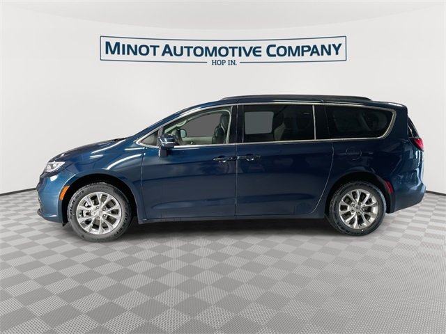 2022 Chrysler Pacifica Touring L photo 5