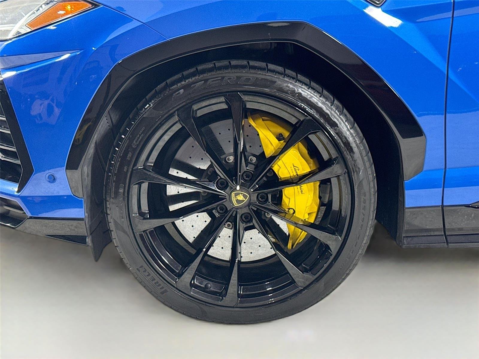 2022 Lamborghini Urus photo 34