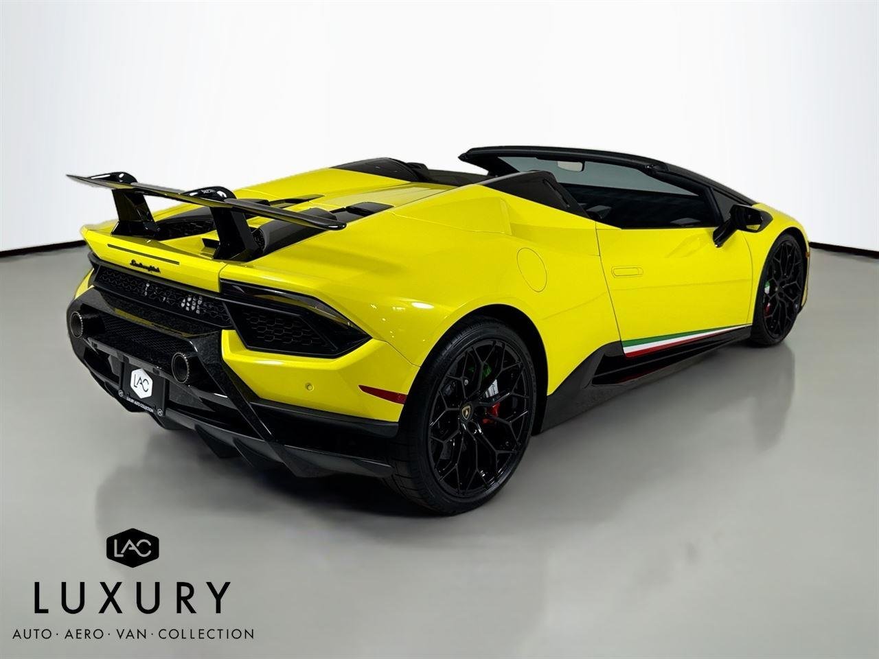 2019 Lamborghini Huracan Spyder Performante photo 4