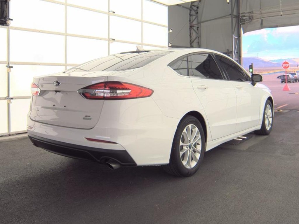2019 Ford Fusion SE photo 2
