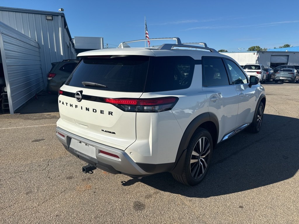 2024 Nissan Pathfinder Platinum photo 2