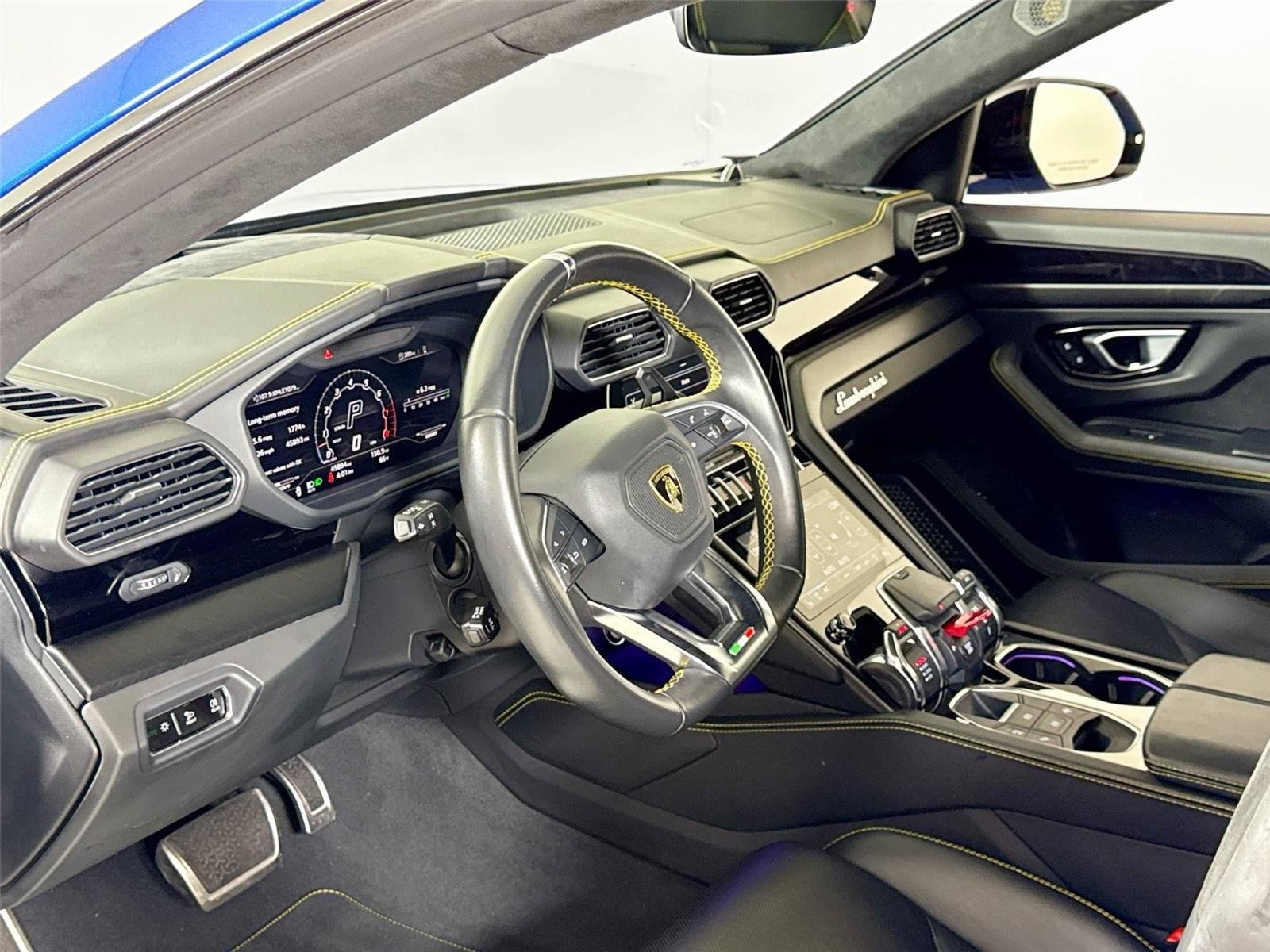 2022 Lamborghini Urus photo 13