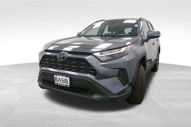 2025 Toyota RAV4 Hybrid XLE photo 4