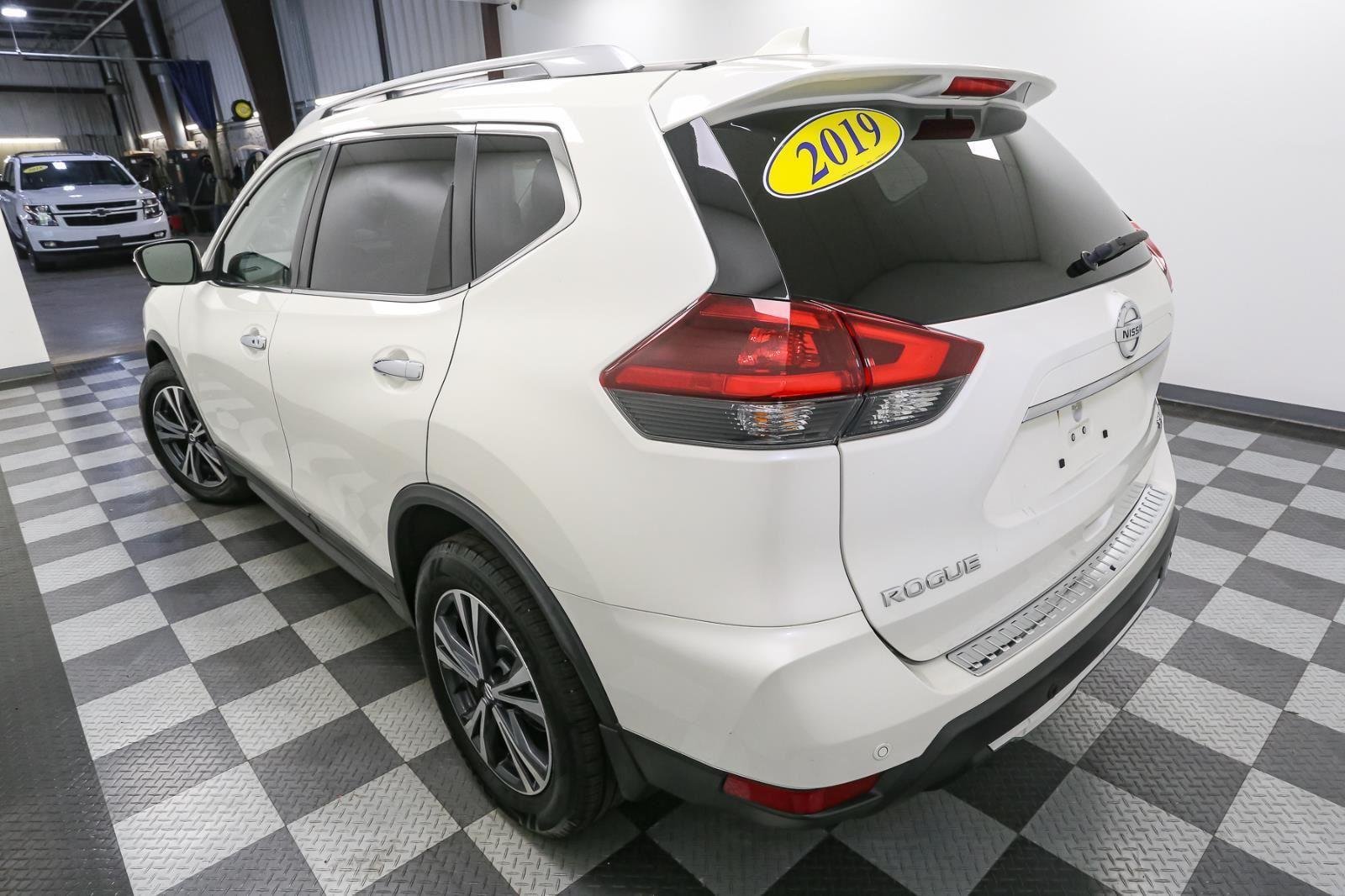 2019 Nissan Rogue SV photo 9